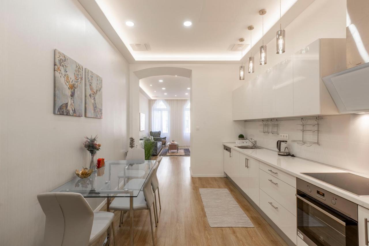 Exclusive Csengery In The Heart Of Apartament